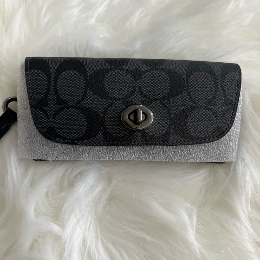 😱😍 coach signature sunglasses case